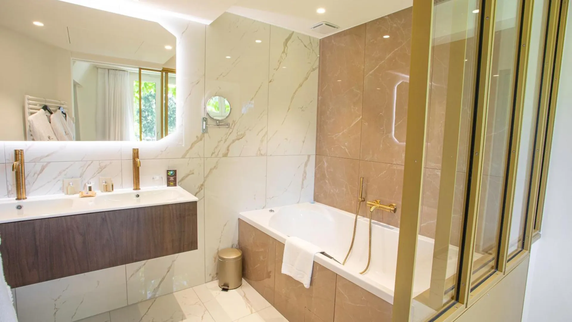 Domaine La Charpiniere, The Originals Collection Hotel Saint-Galmier